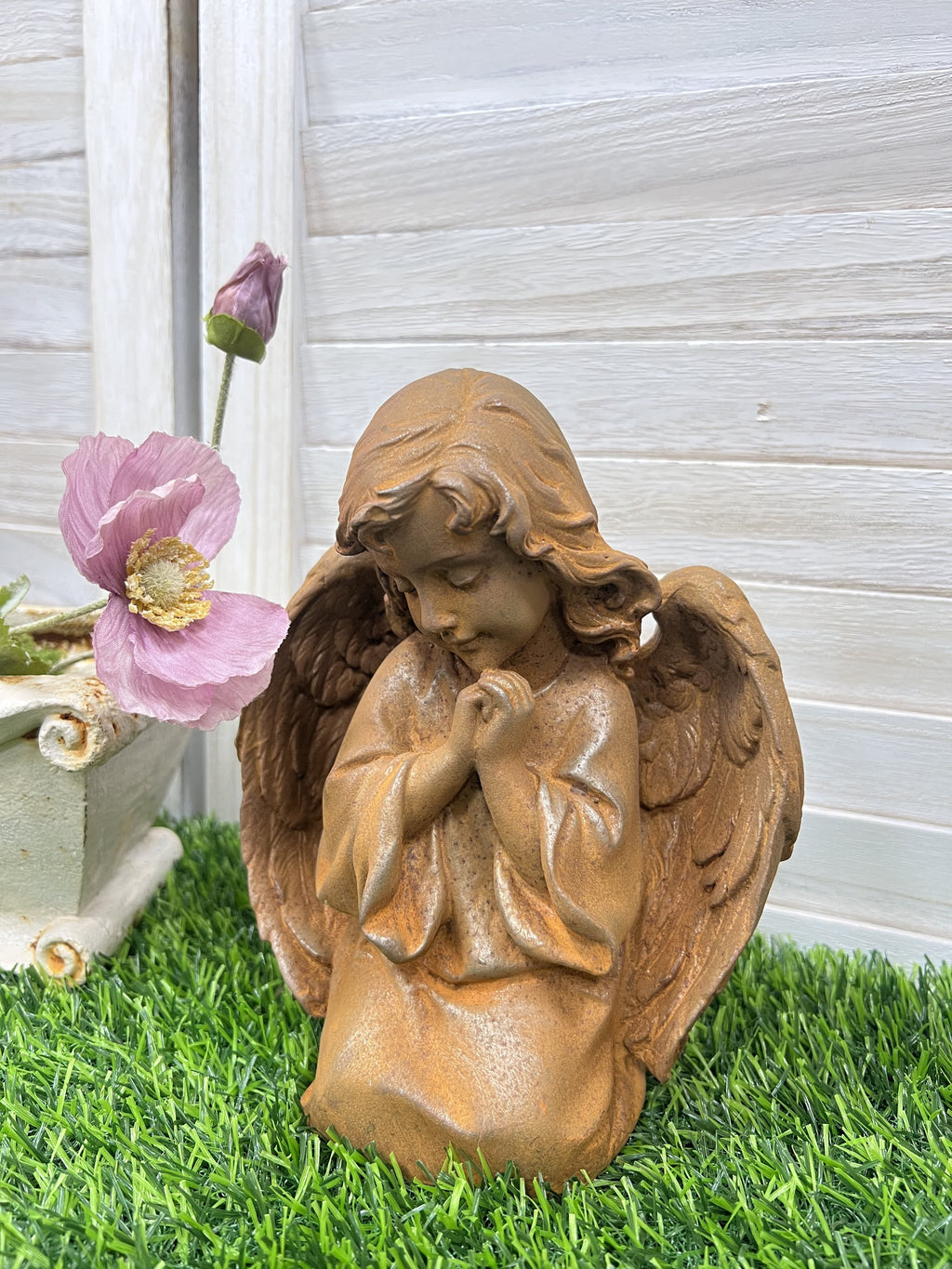 Kneeling and praying angels young