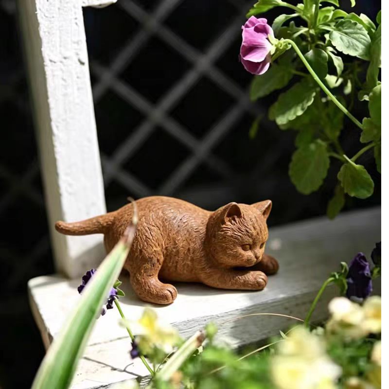 Cast iron cat