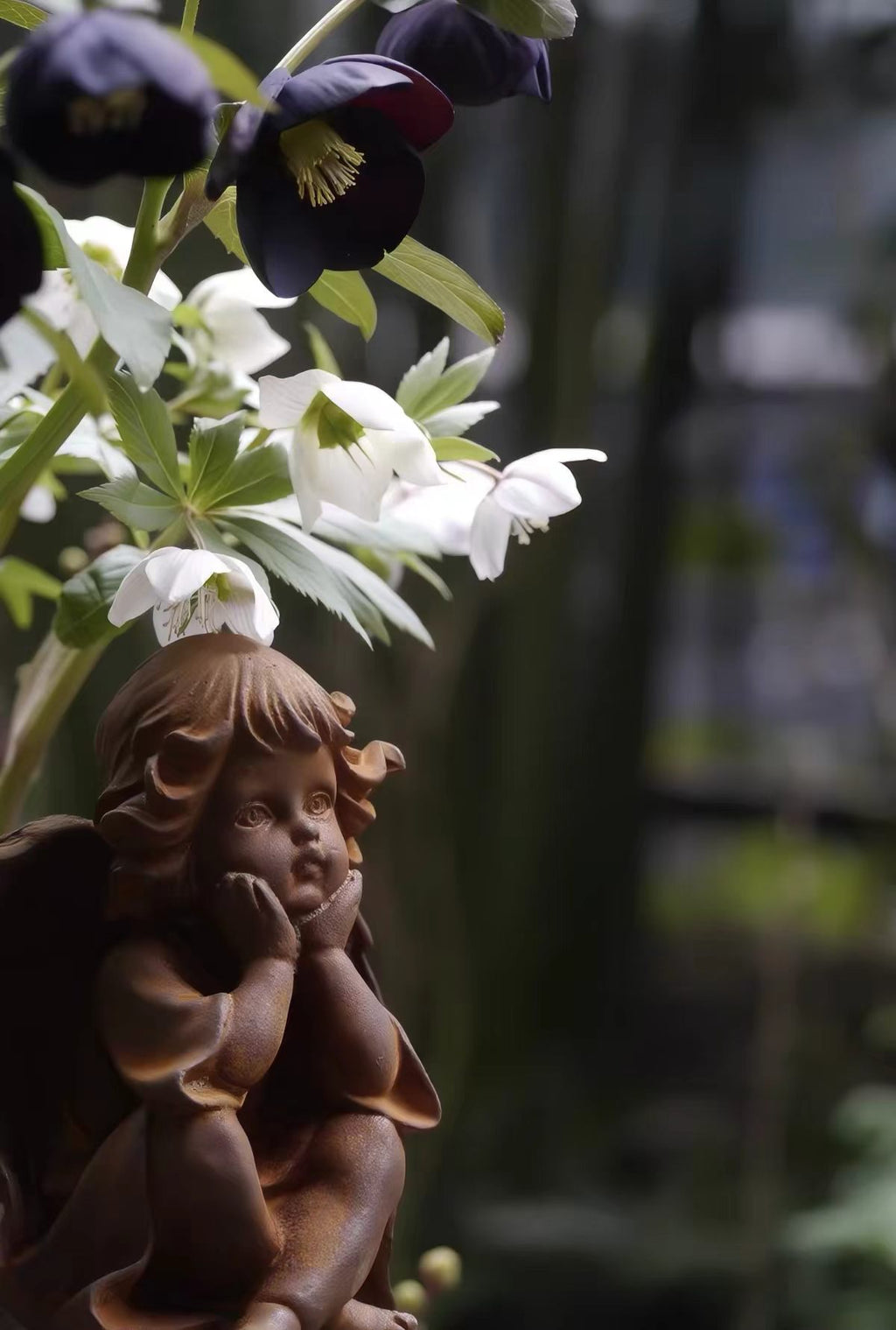 Little angel with chin in hand