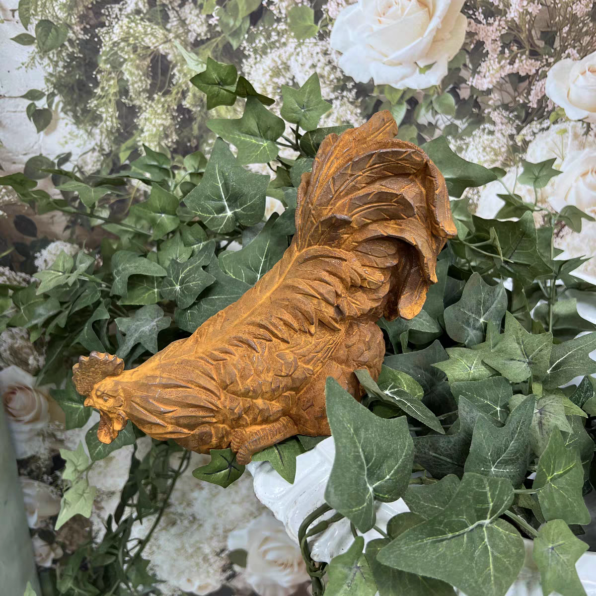 Wall-mounted rooster
