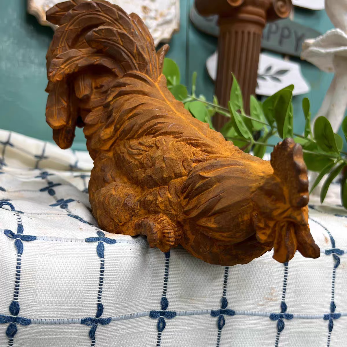 Wall-mounted rooster